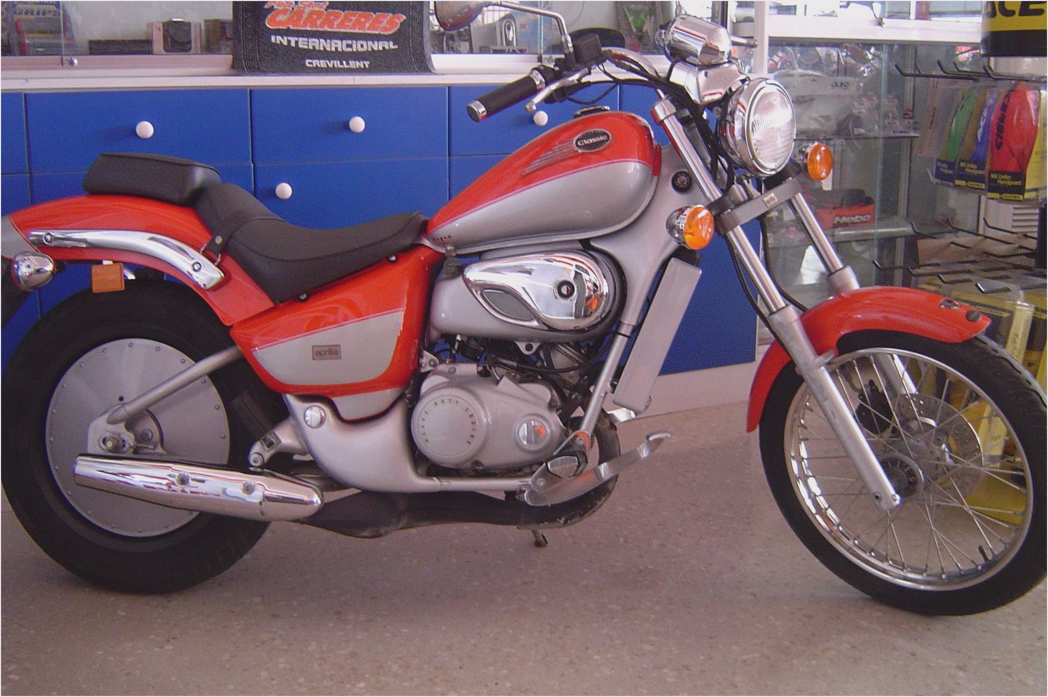 Классик 50. Aprilia Classic 50. Мотоцикл Априлия Классик 50. Мопед Aprilia Classic 50. Чоппер Aprilia Classic 50.