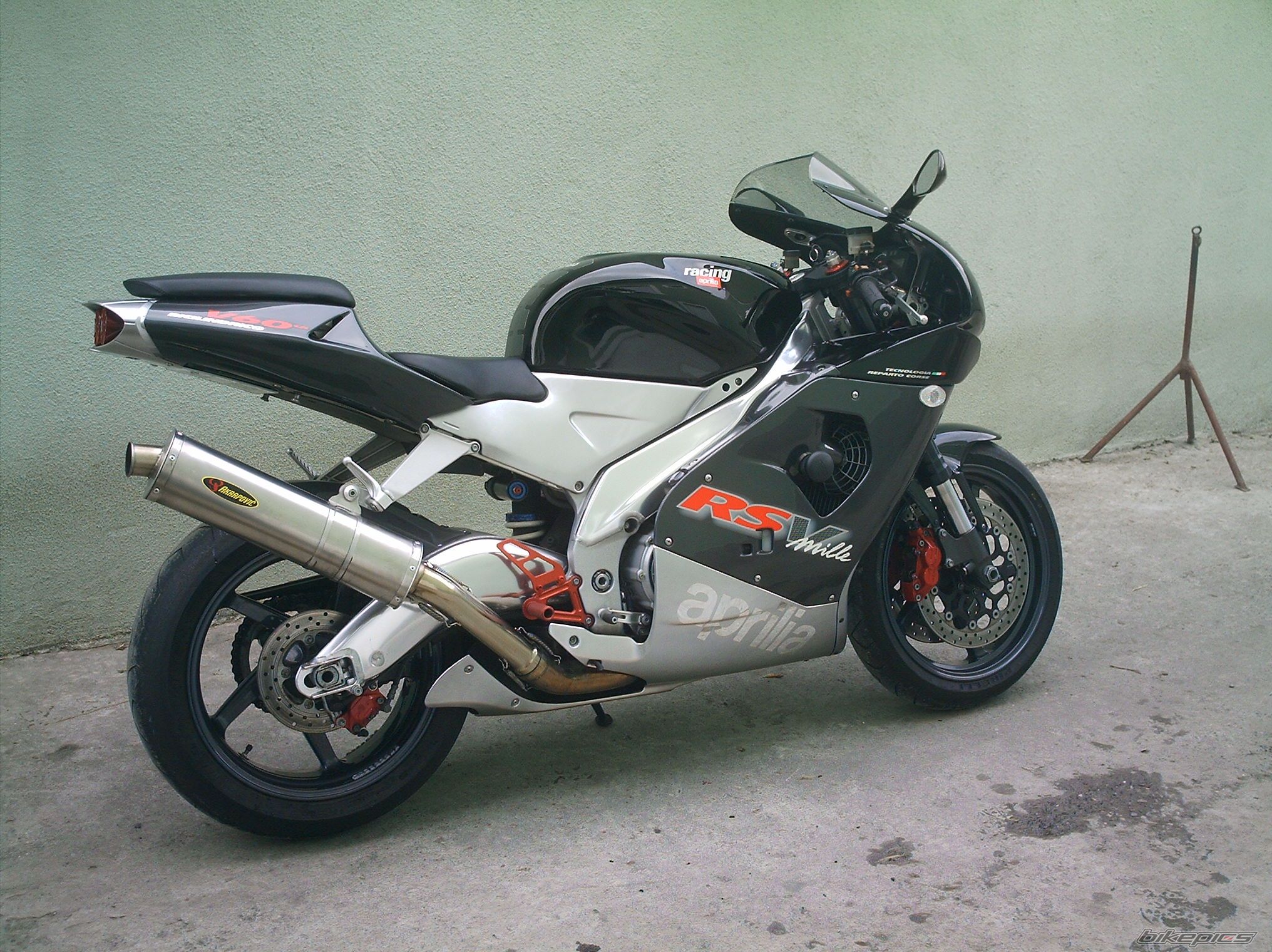 Aprilia RSV Custom