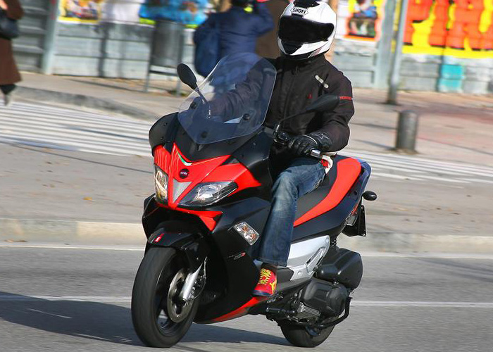 Aprilia SR Max 125 #8