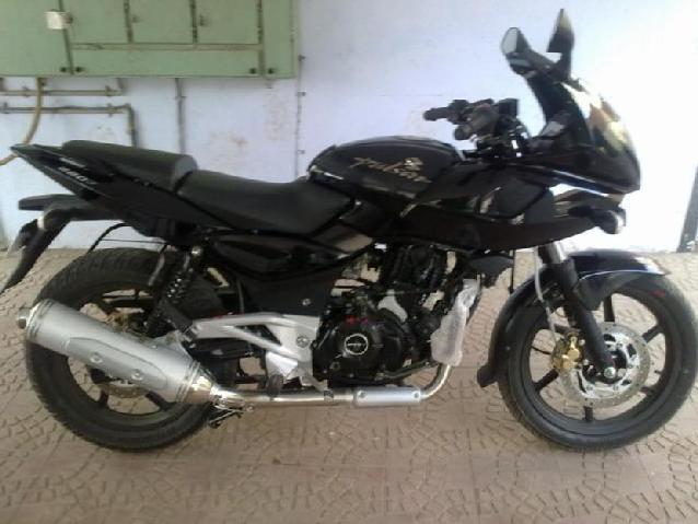 Bajaj Pulsar 220 F #9