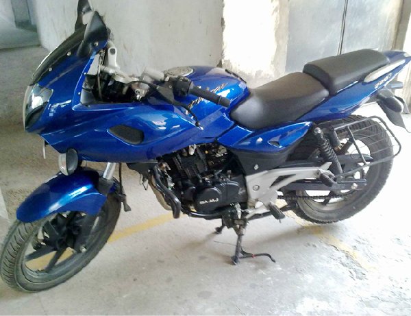 2011 Bajaj Pulsar 220 #9