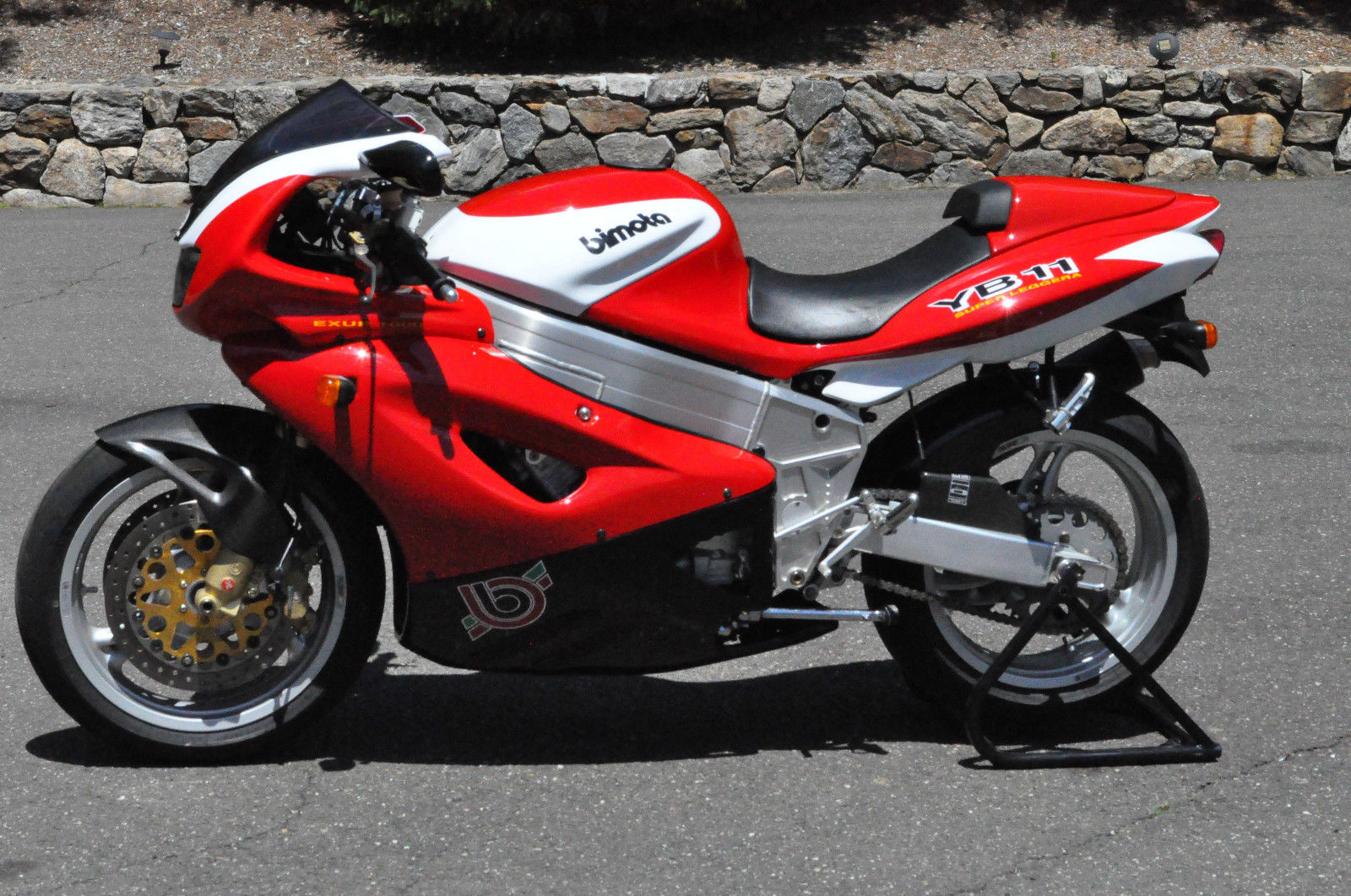 Супер 11. Bimota yb11. Bimota 1990. Red Sportbike Bimota. YB-11.