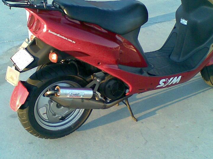 2004 Derbi Red Bullet #7