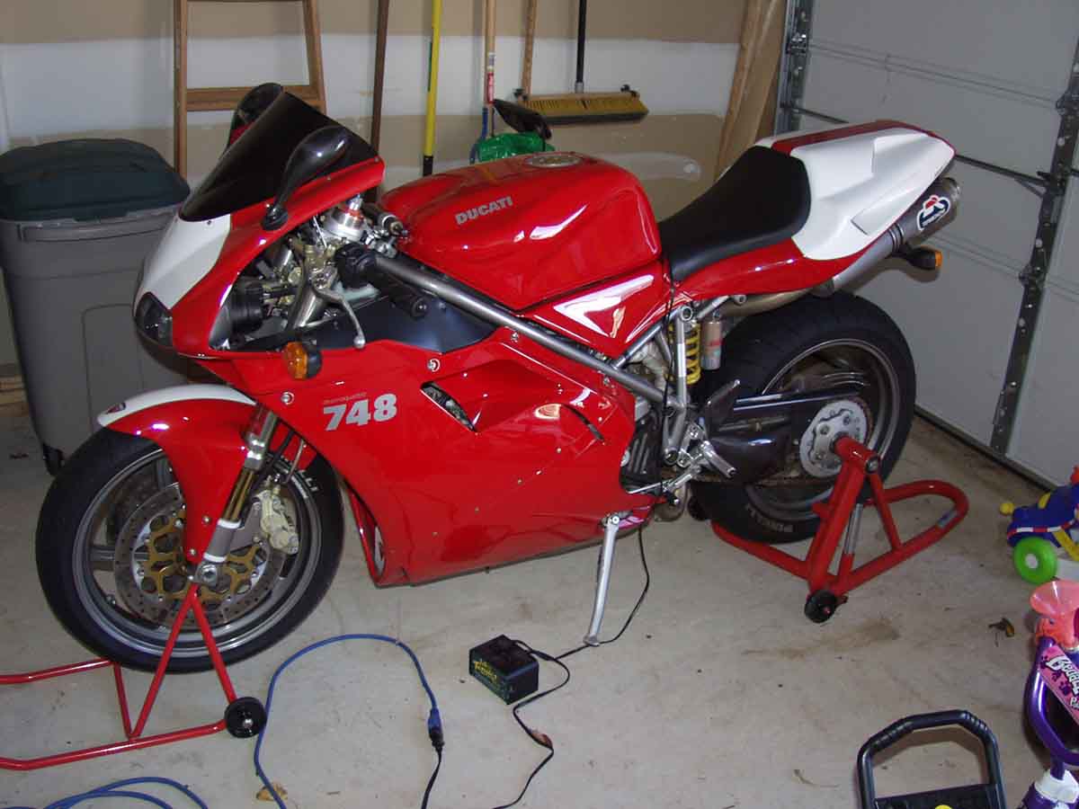 2001 Ducati 748 S #9