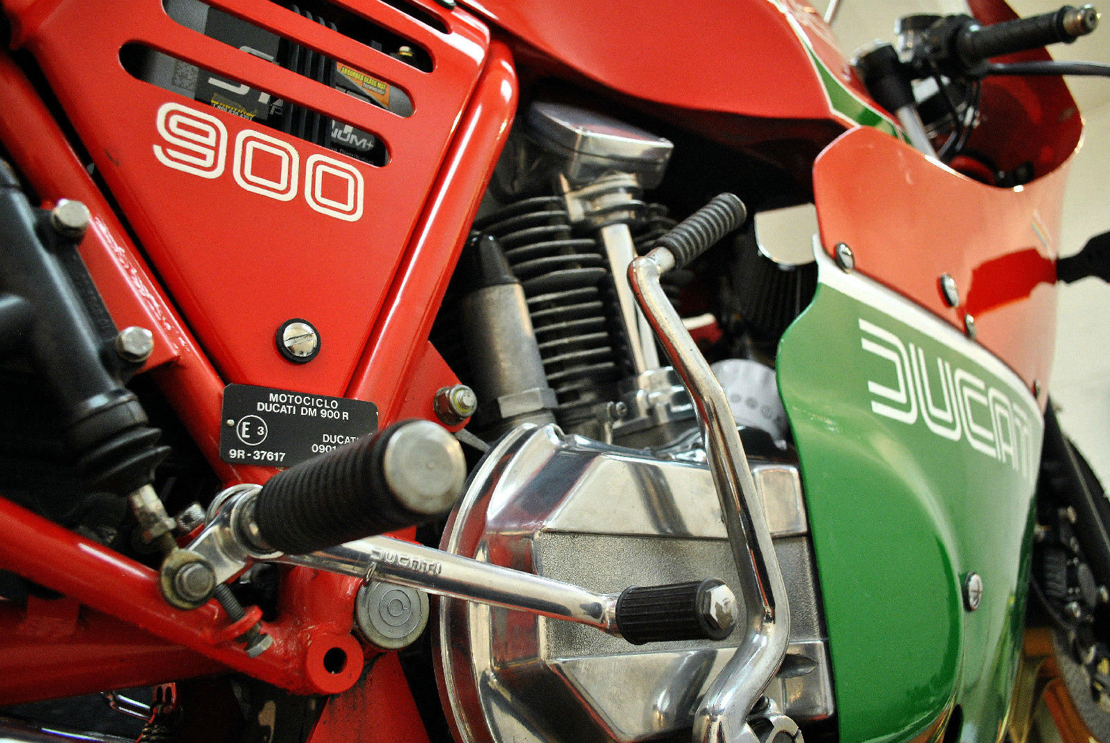 1983 Ducati 900 SS Hailwood-Replica #9