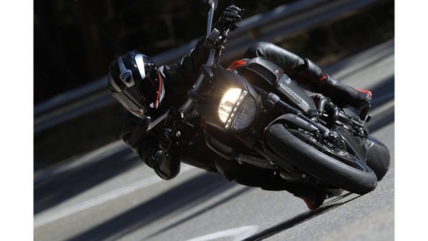 2013 Ducati Diavel Carbon #7