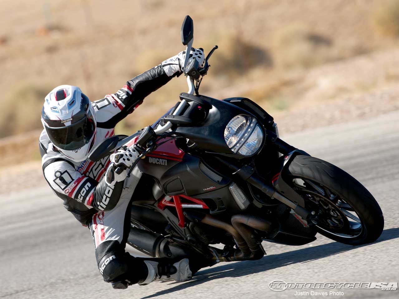 2011 Ducati Diavel #10