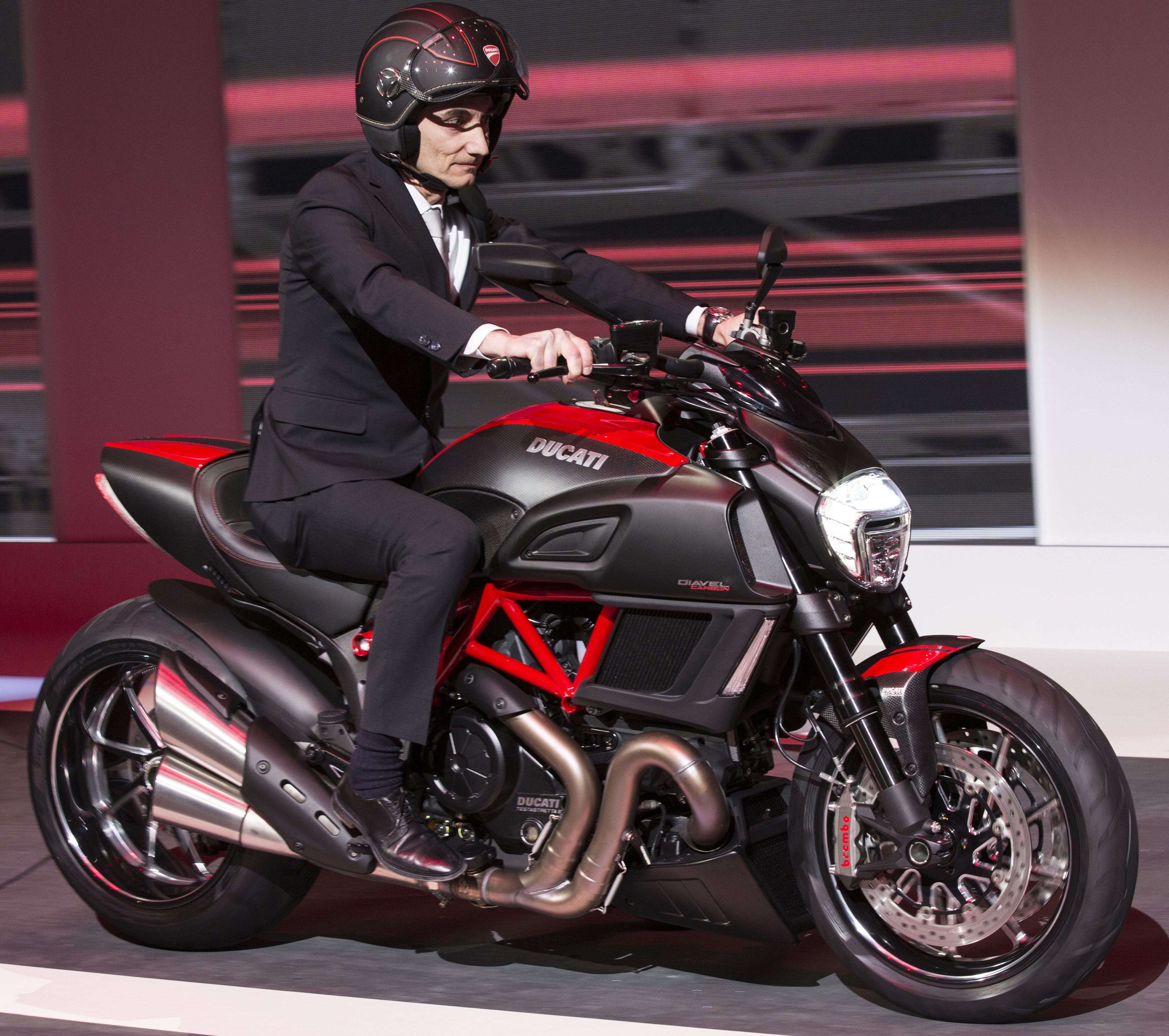 2014 Ducati Diavel #10