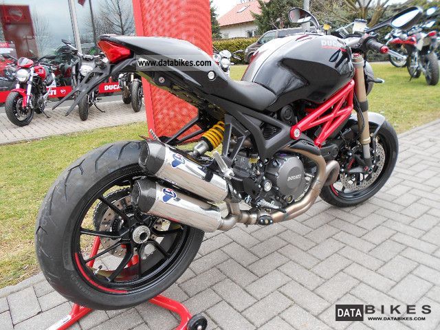 2011 Ducati Monster 1100 Evo #10