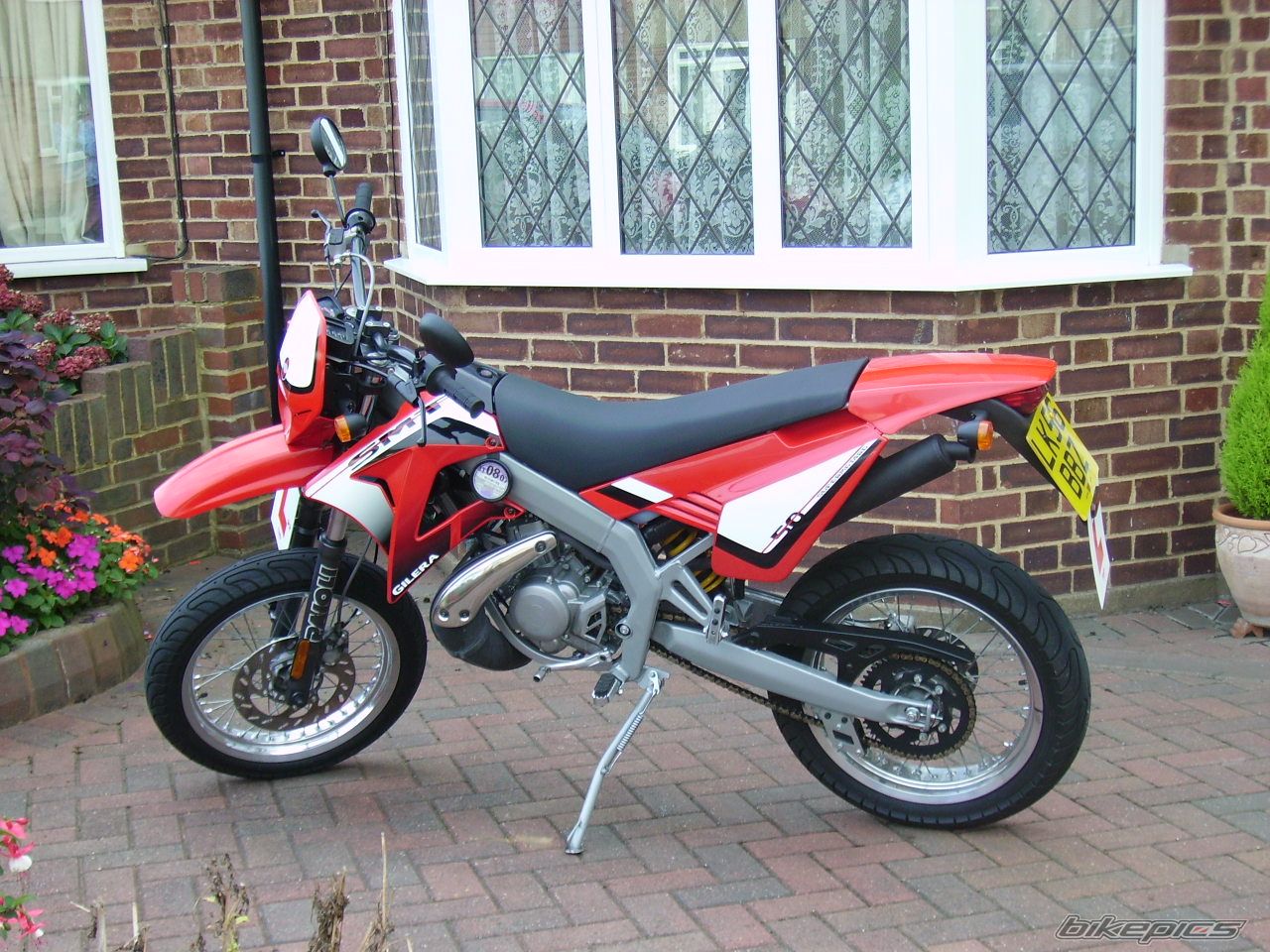 2006 Gilera RCR #8