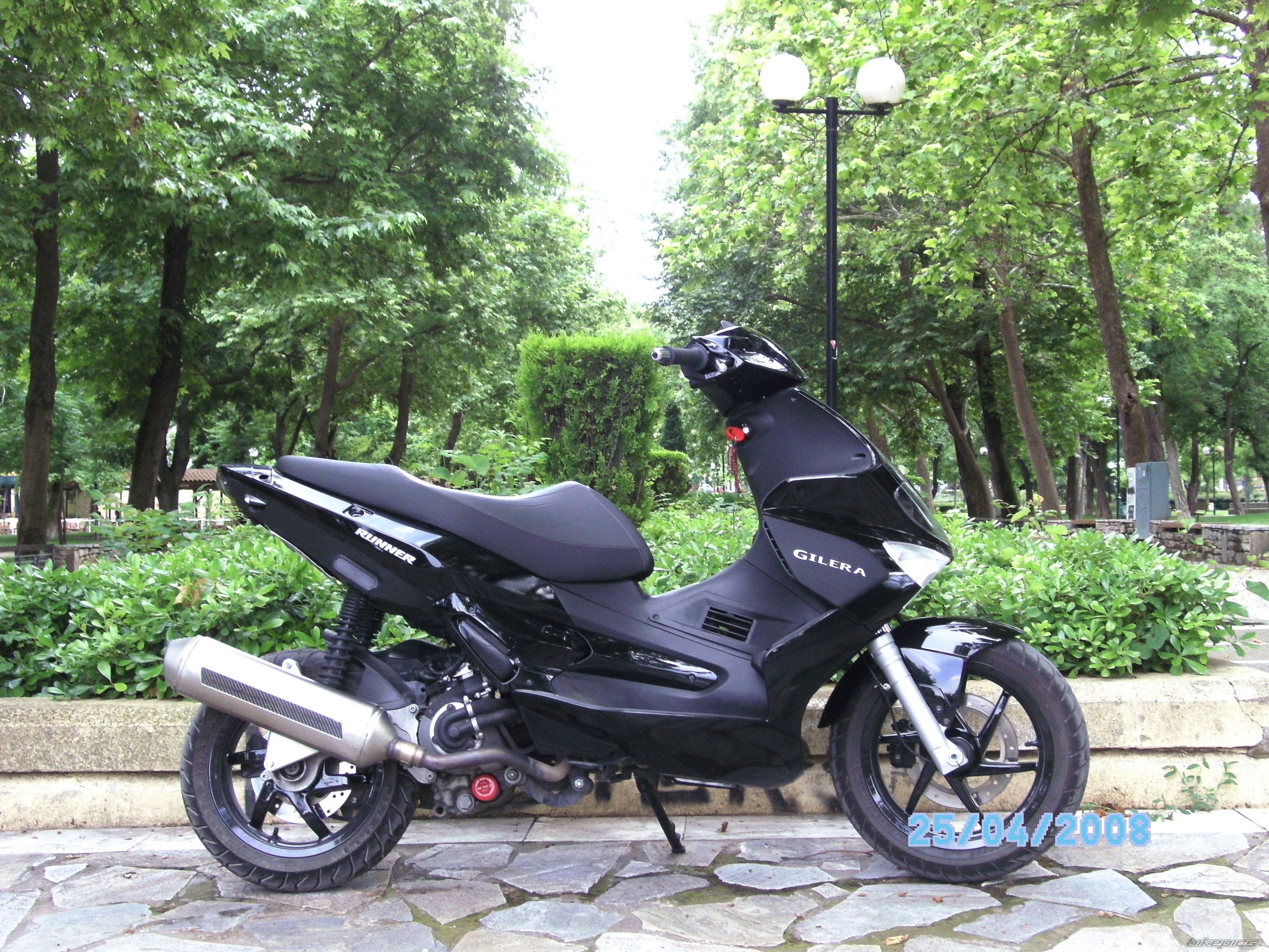 Скутер Gilera Runner