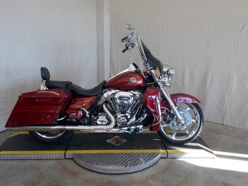 2014 Harley-Davidson CVO Road King #9