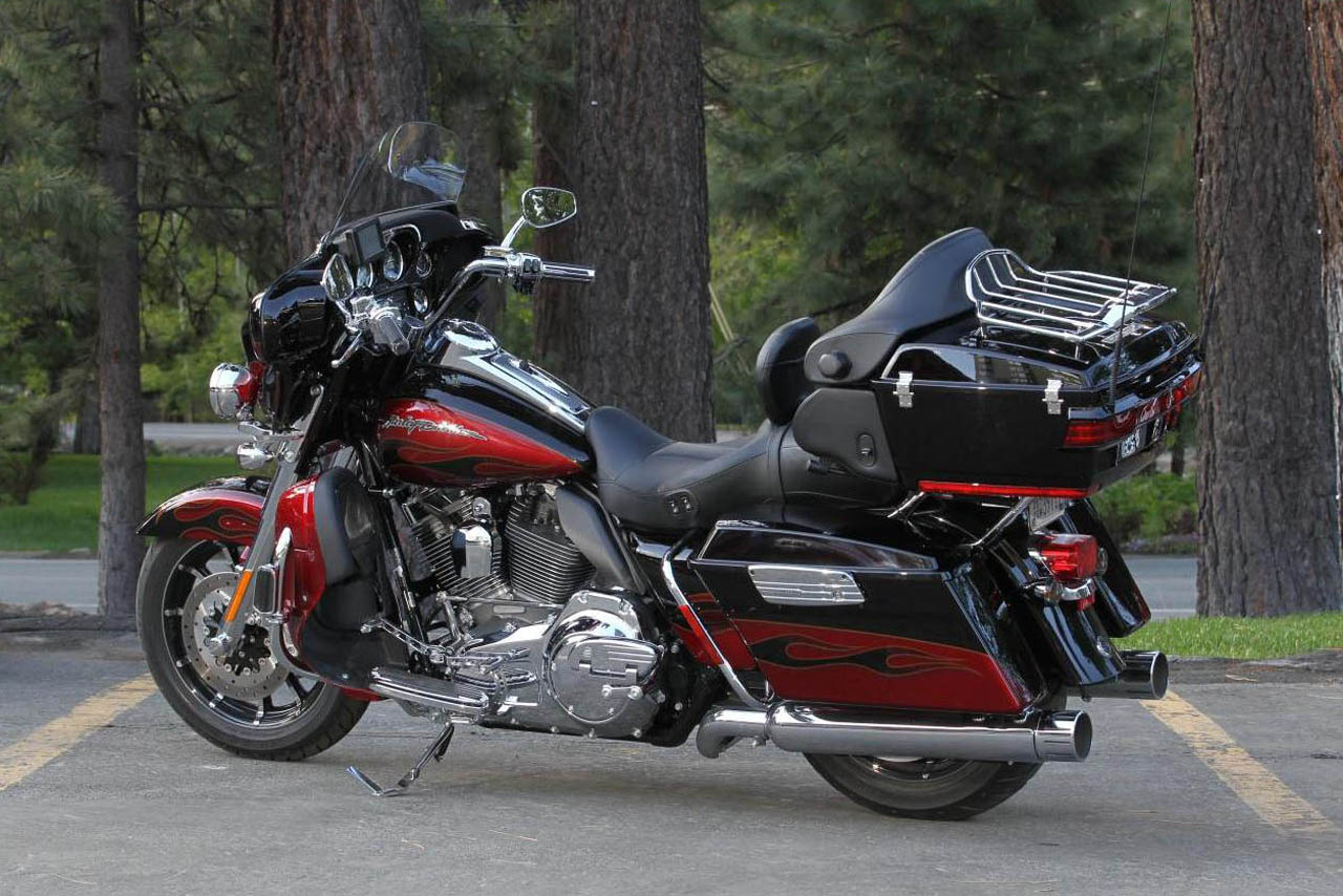 2009 Harley-Davidson FLHTCUSE4 CVO Ultra Classic Electra Glide #9