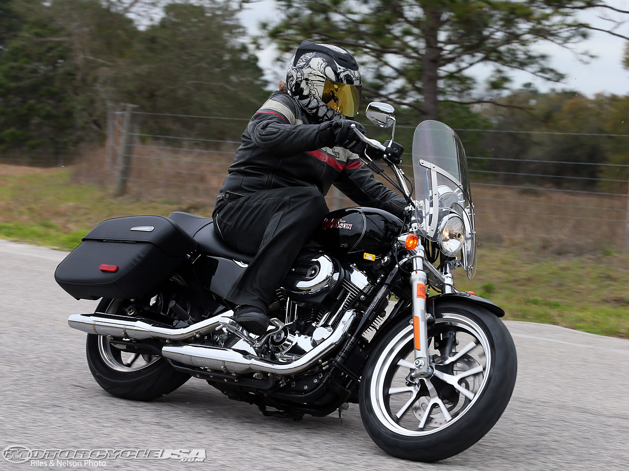 2014 Harley-Davidson Sportster SuperLow 1200T #9