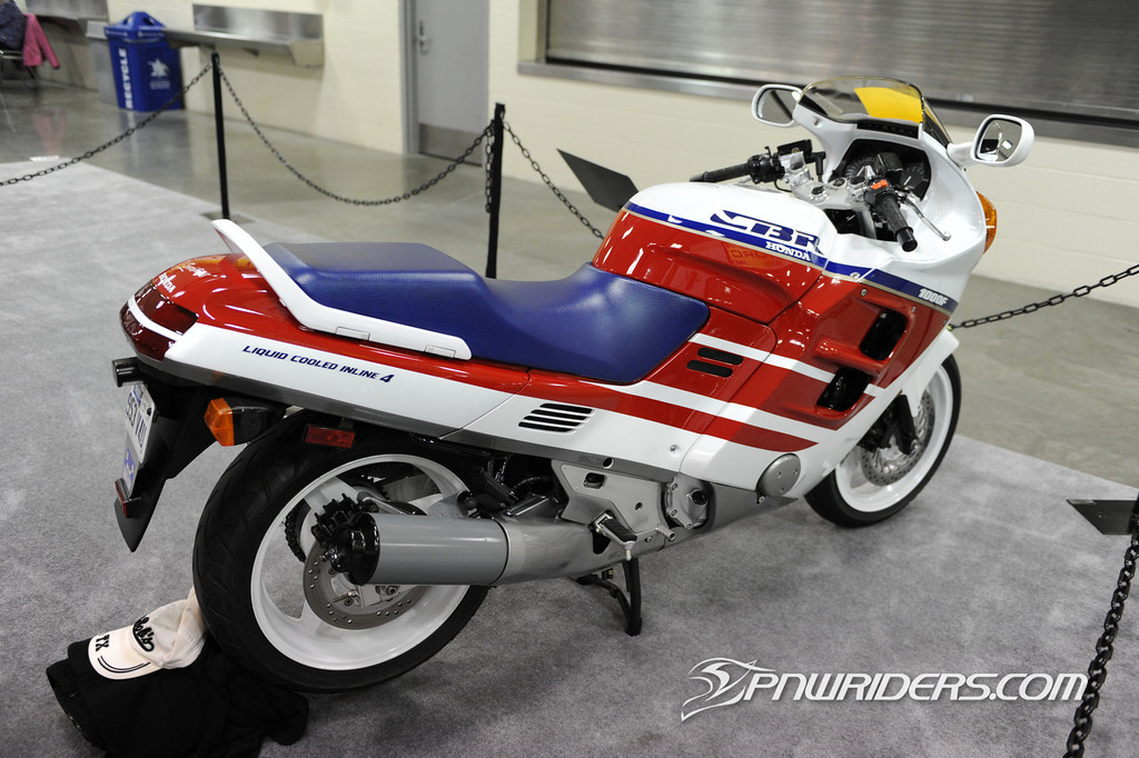 1990 Honda CBR1000F #10