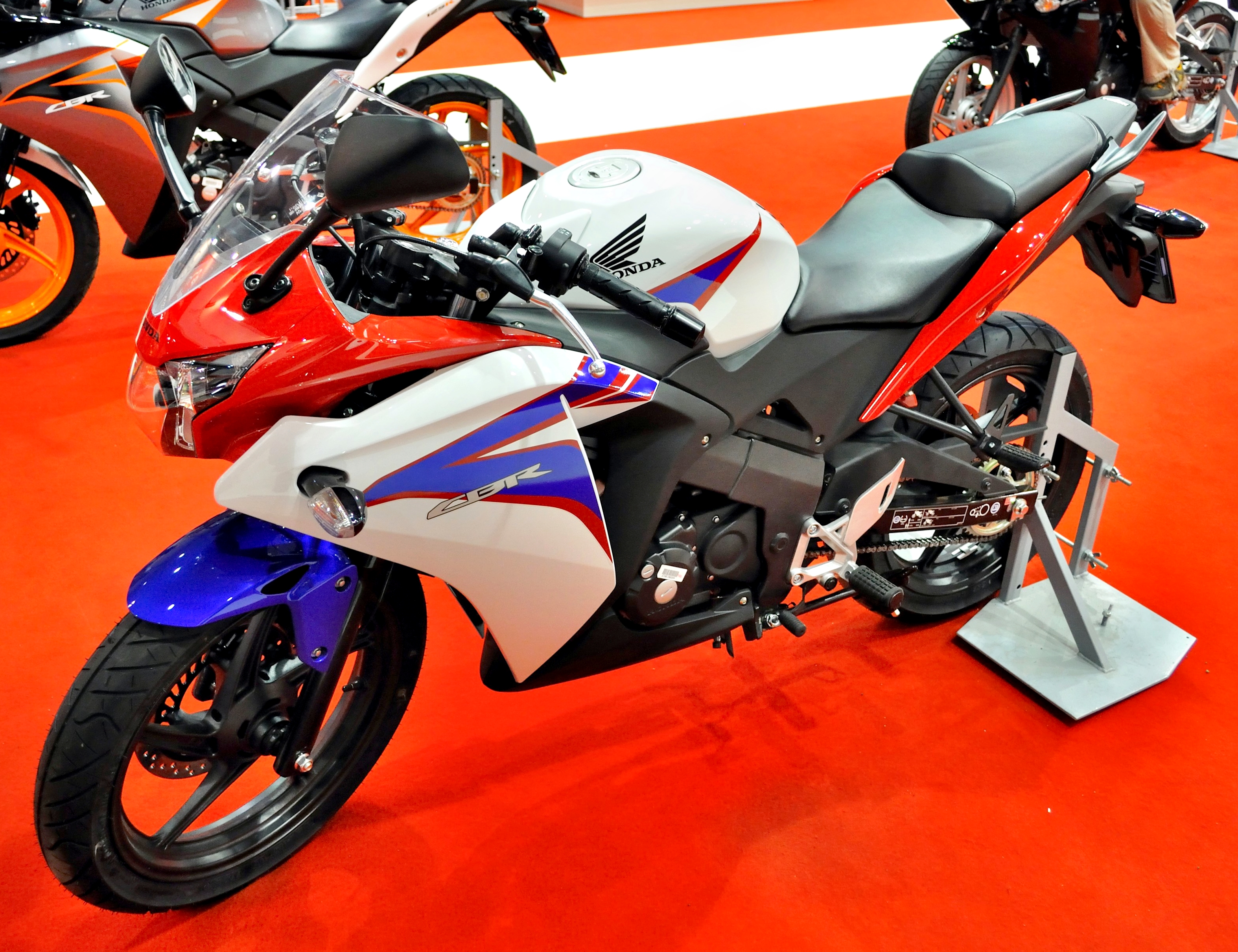 2011 Honda CBR125R #9