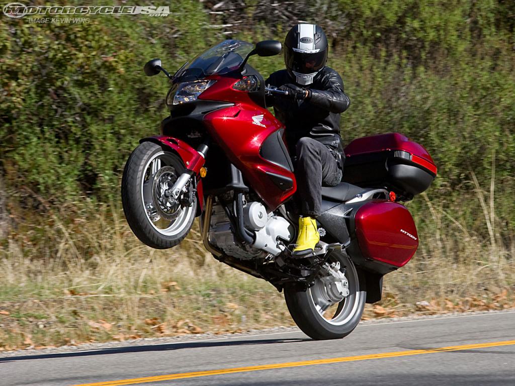 2010 Honda Deauville 700 C-ABS #7