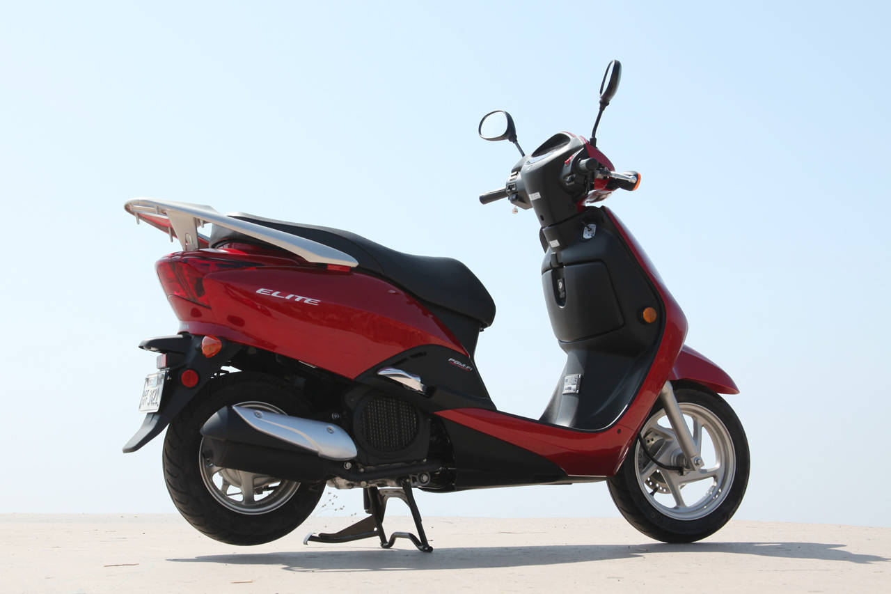 2010 Honda Elite #7