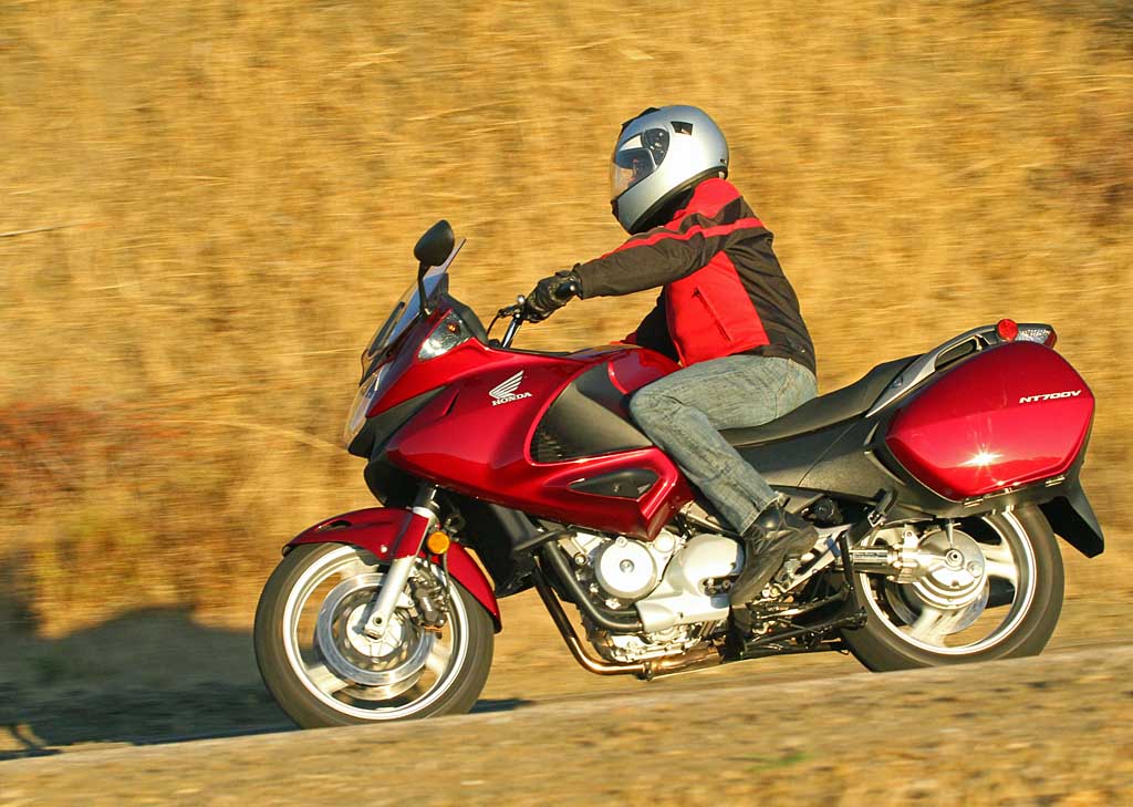 2011 Honda NT700V ABS #9