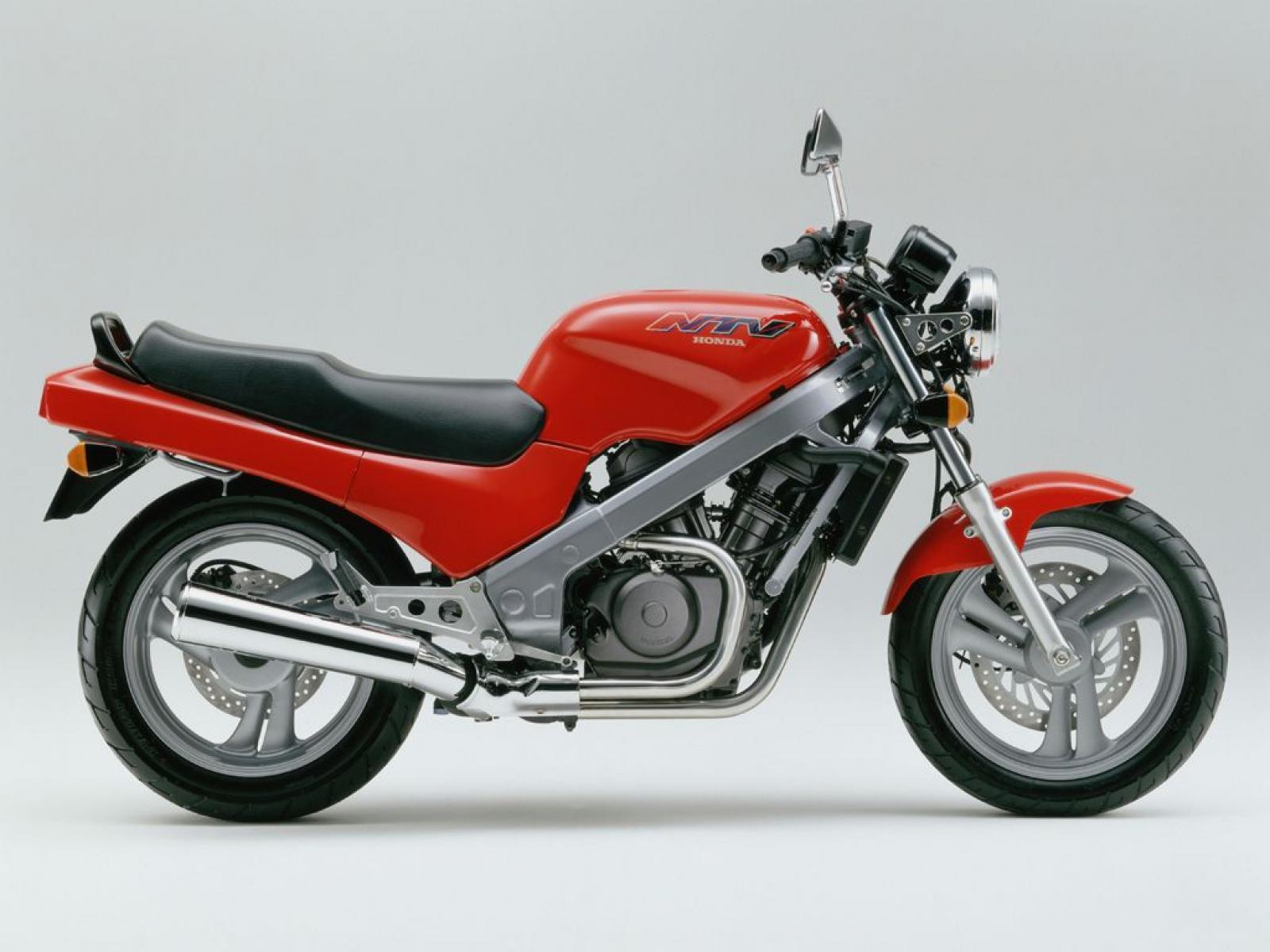 1989 Honda NTV650 Revere (reduced effect) #9