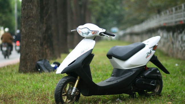 Honda Smart Dio Z4 #8