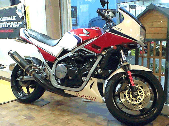 1991 Honda VF750F #7