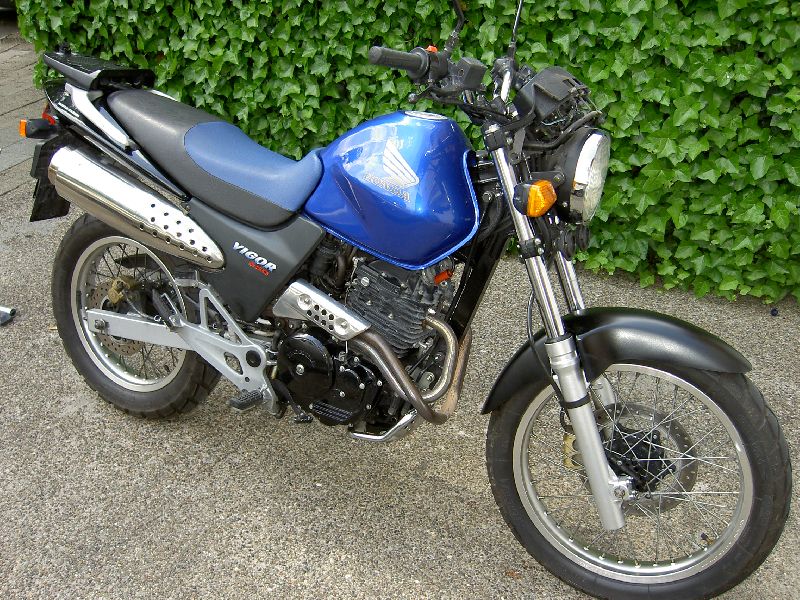 2002 Honda Vigor 650 #9