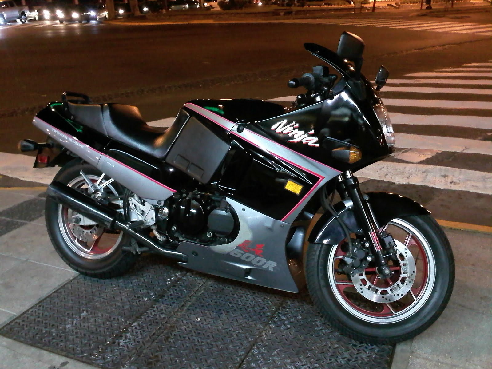 Kawasaki GPX600 (ZX600C2) #10