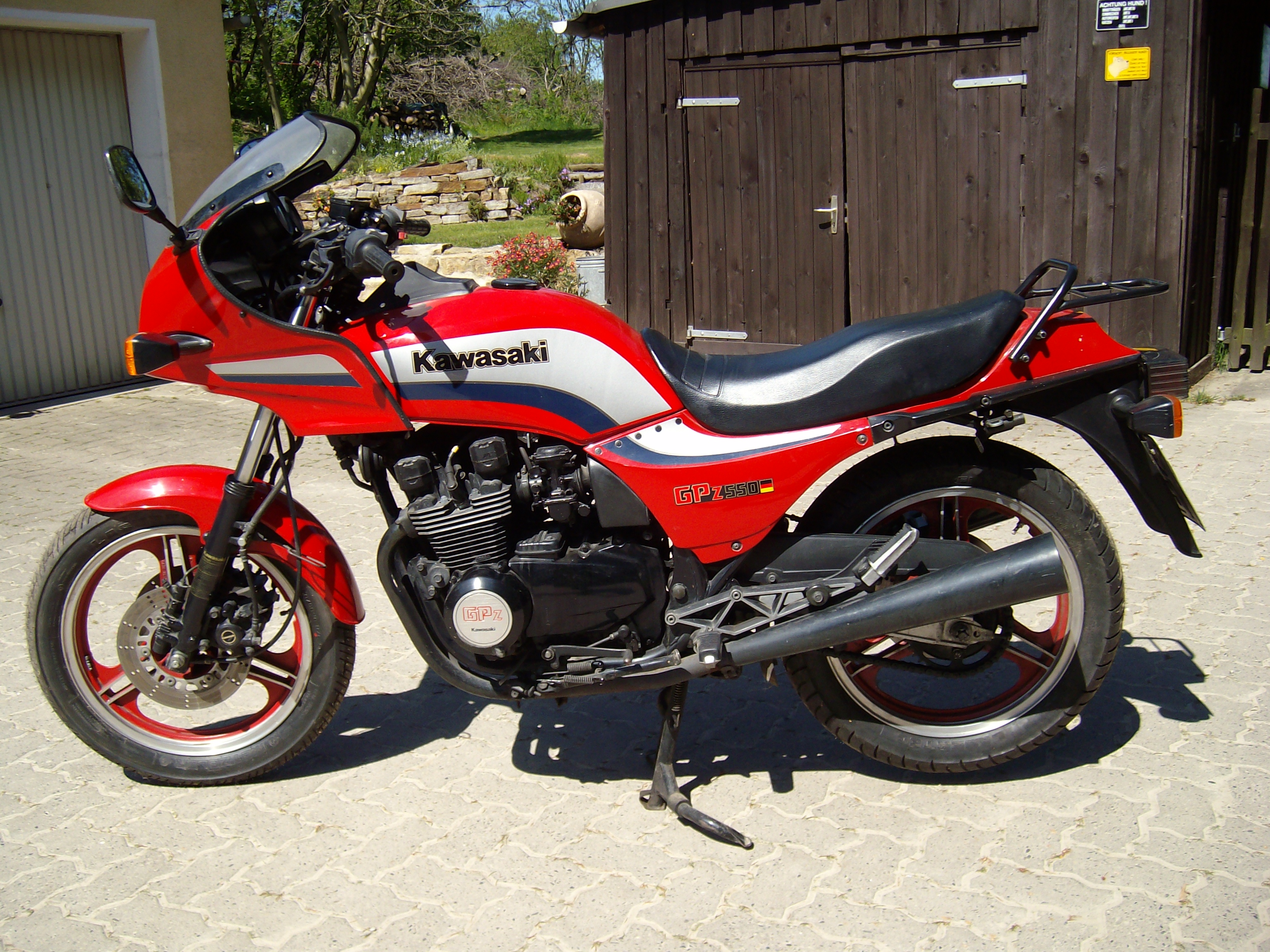1985 Kawasaki GPZ550 (reduced effect) #9