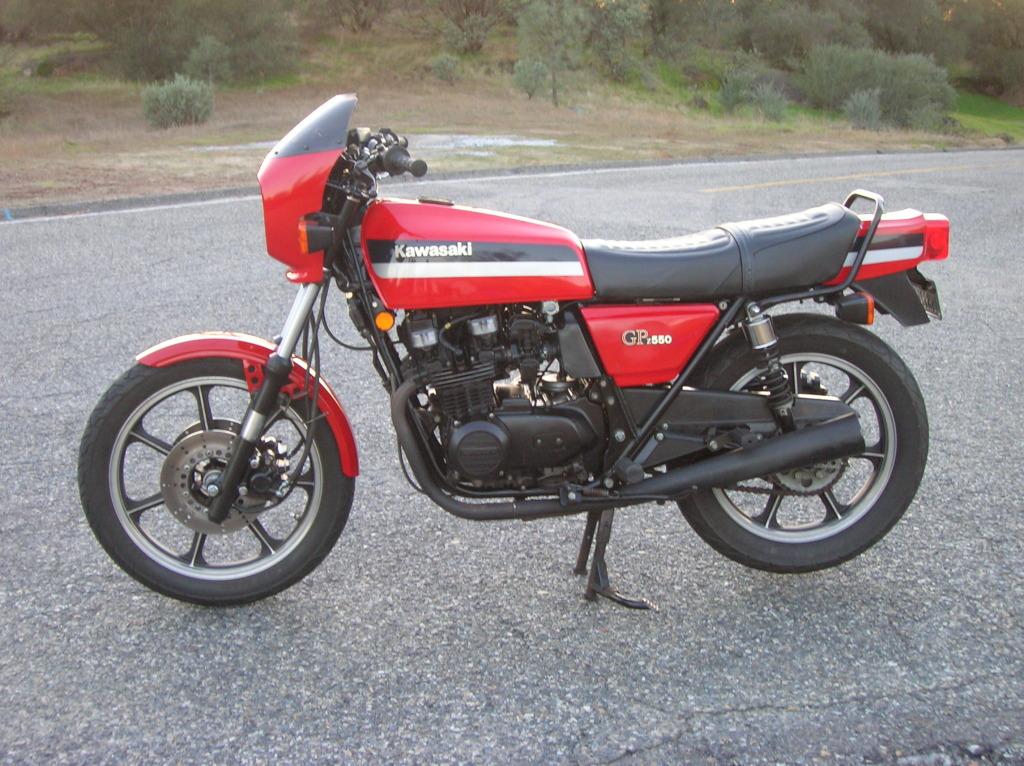 1985 Kawasaki GPZ550 (reduced effect) #7