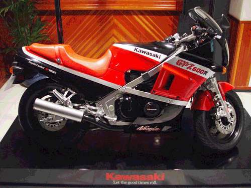 1985 Kawasaki GPZ600R #9