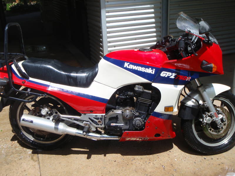 Kawasaki GPZ750R #8