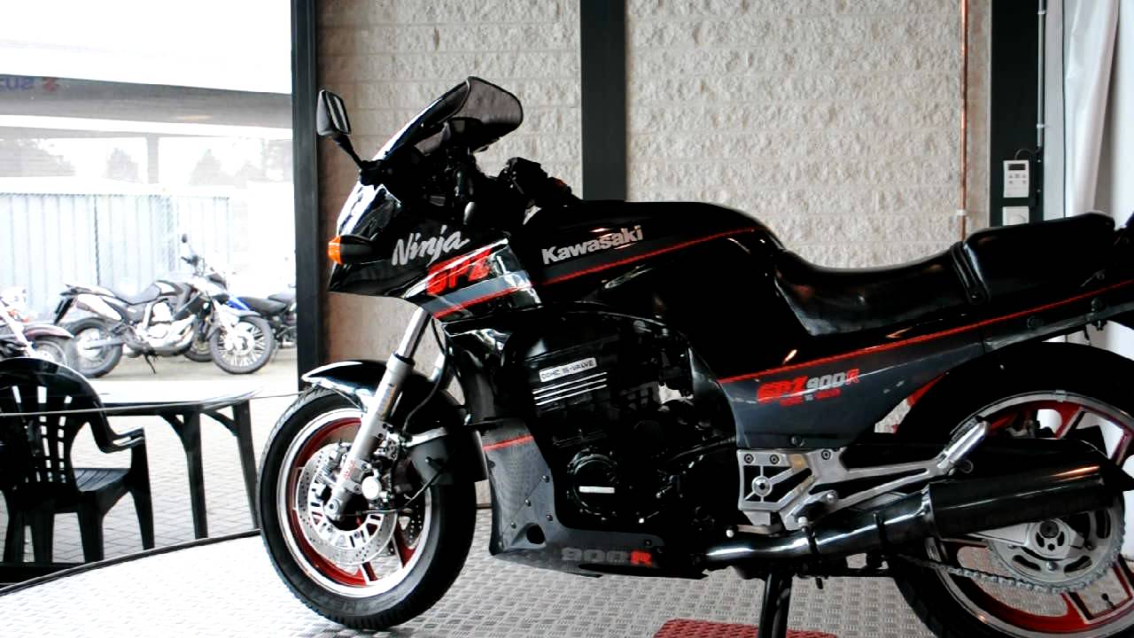 1989 Kawasaki GPZ900R #9