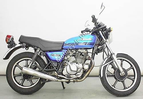 Kawasaki Z250C #8