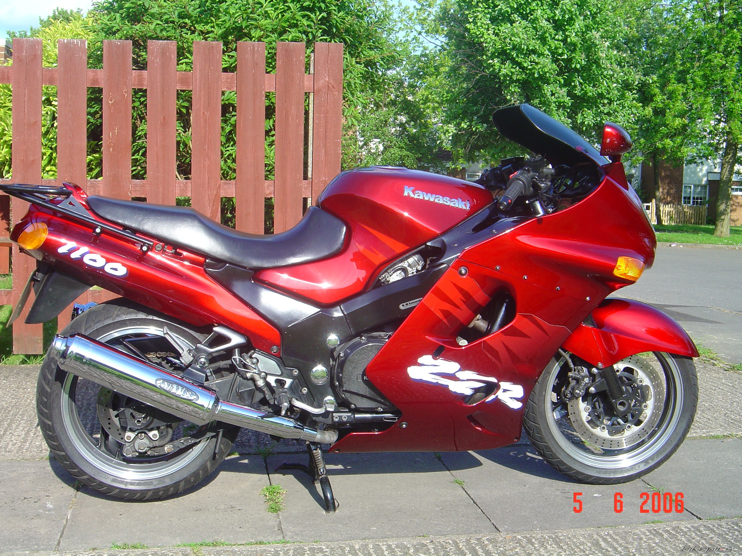 Zzr 400 характеристики. Kawasaki ZZR 1100. Кавасаки ZZR 1100. Kawasaki ZZR 1100 2. Kawasaki ZZR 400 2.