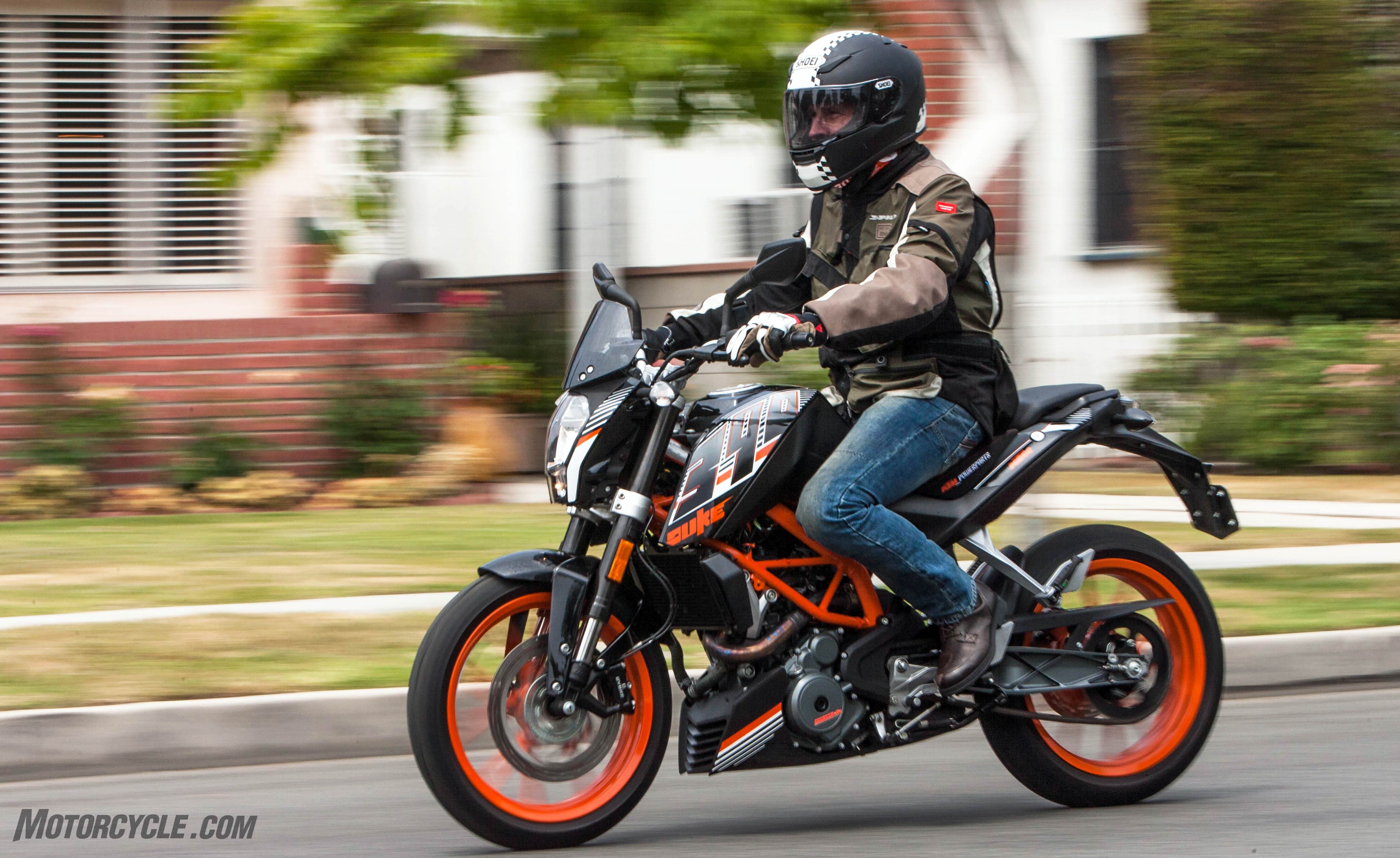 KTM Duke 390 байкер