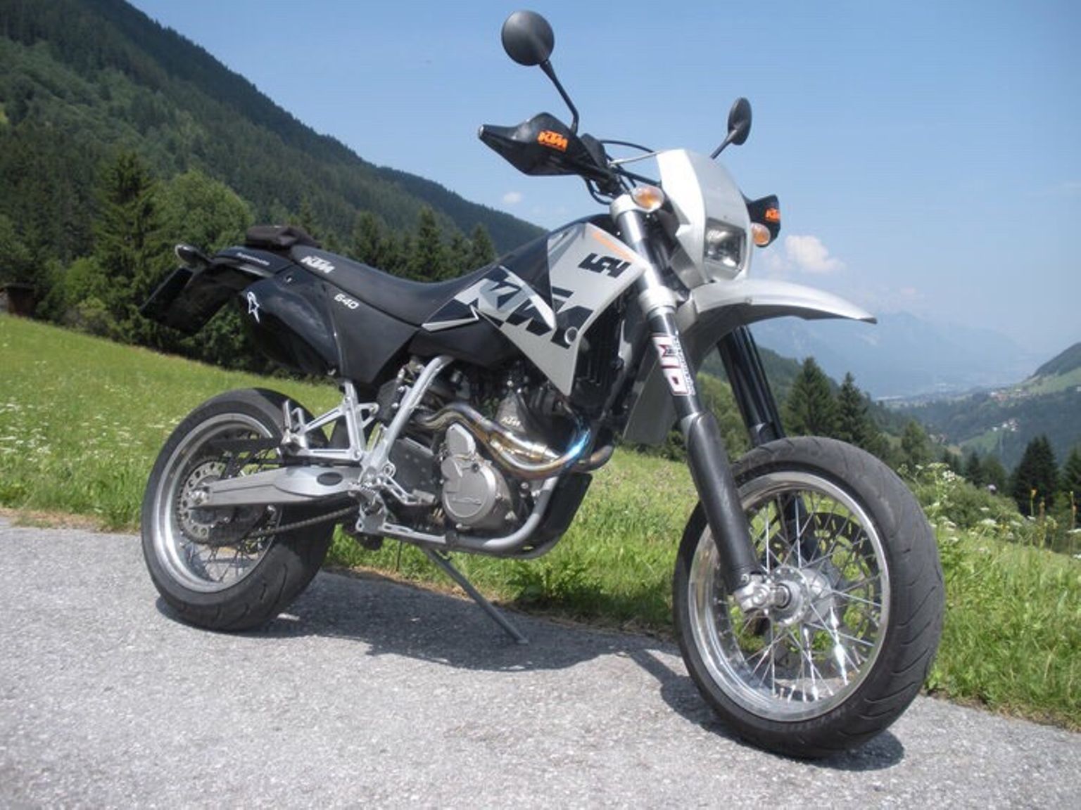 2003 KTM 640 LC4 Supermoto #9