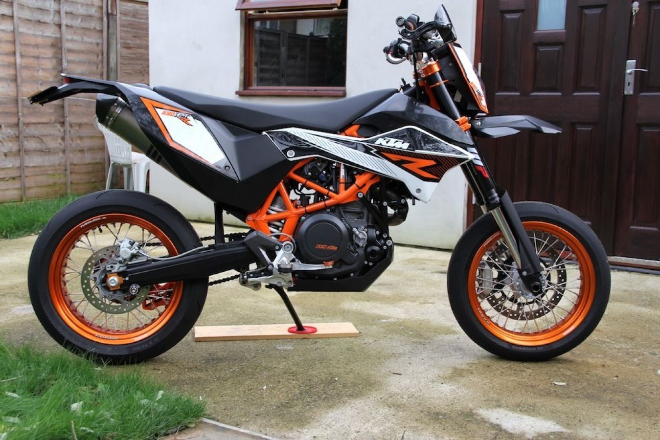 2012 KTM 690 SMC R #8