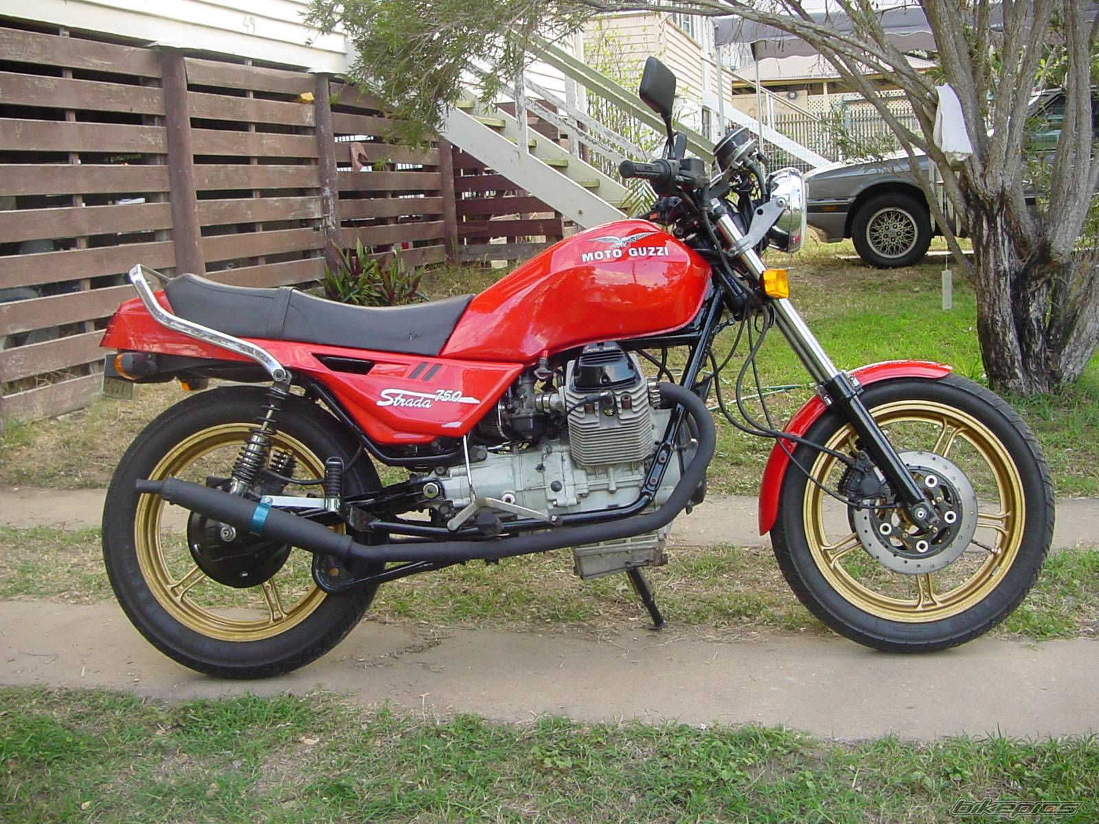 1994 Moto Guzzi 750 Strada #9