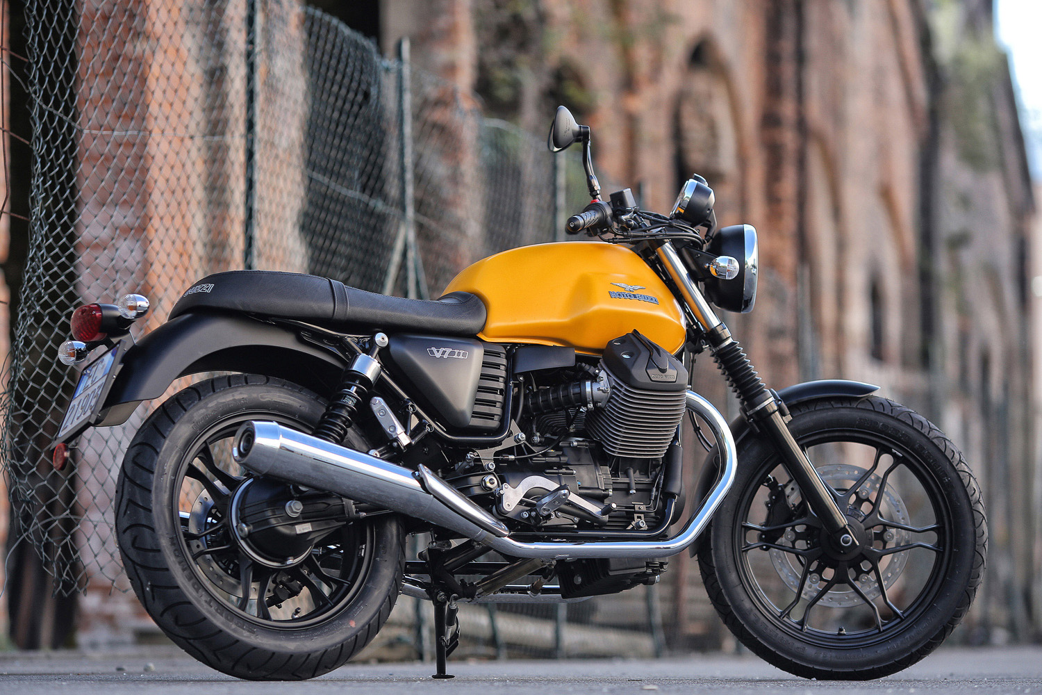 Moto Guzzi V7 Stone #8