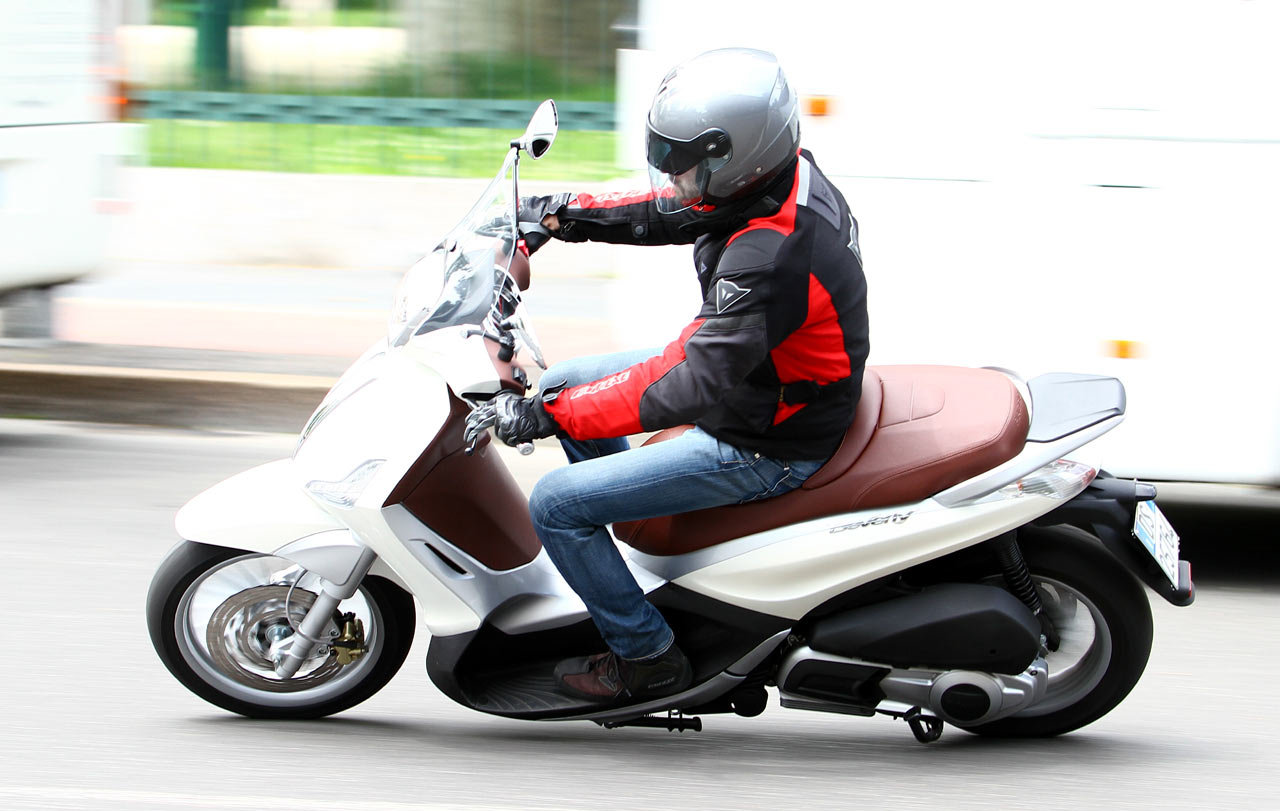 2011 Piaggio Beverly 300ie #10