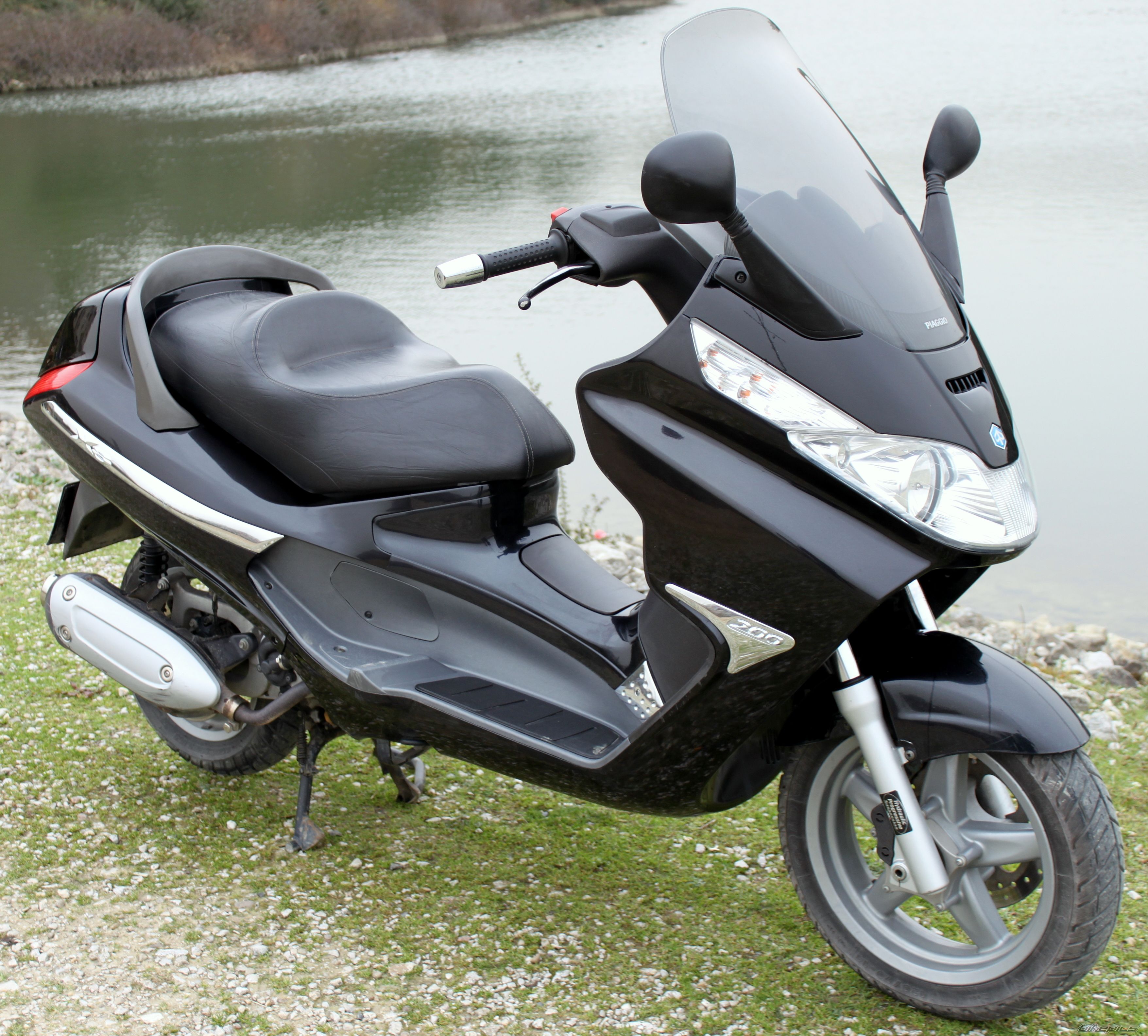 Трехколесный скутер 2010 Piaggio