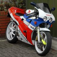 Honda VFR400NC 30