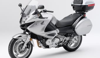 2010 Honda Deauville 700 C-ABS #1