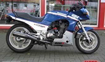 1990 Kawasaki GPZ550 (reduced effect)