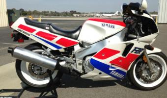 1989 Yamaha FZR 1000 (reduced effect)