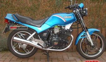 1986 Yamaha XS 400 DOHC (reduced effect)