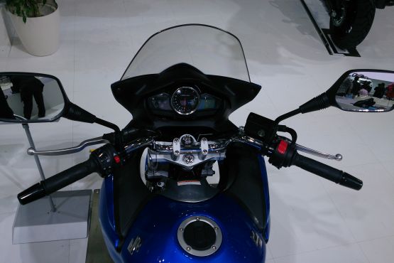 Suzuki GSR250S #10