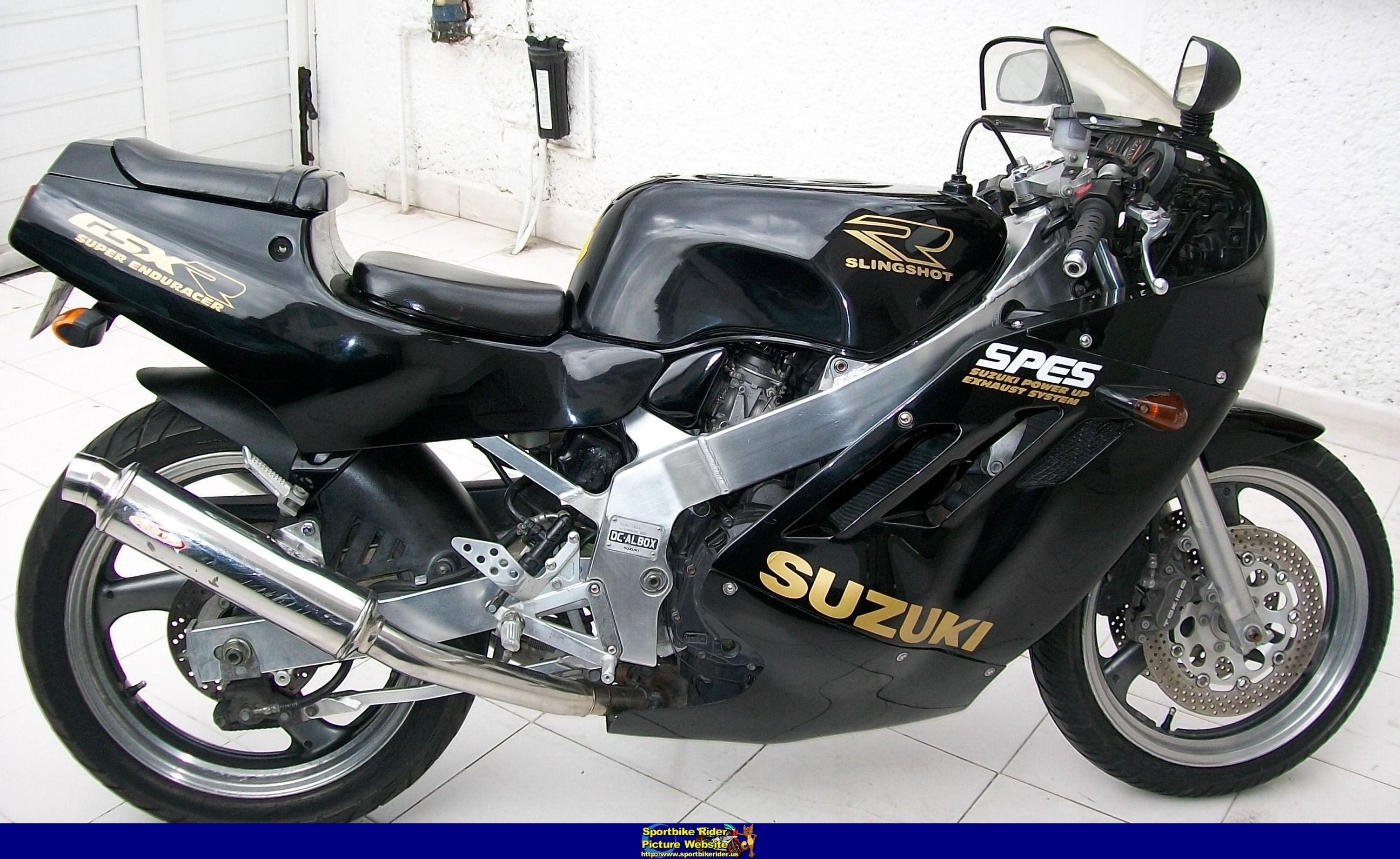 Сузуки gsx купить. Suzuki GSXR 400. Suzuki GSX-R 400r. Suzuki GSX-R 400. Suzuki GSX R 400 1988.