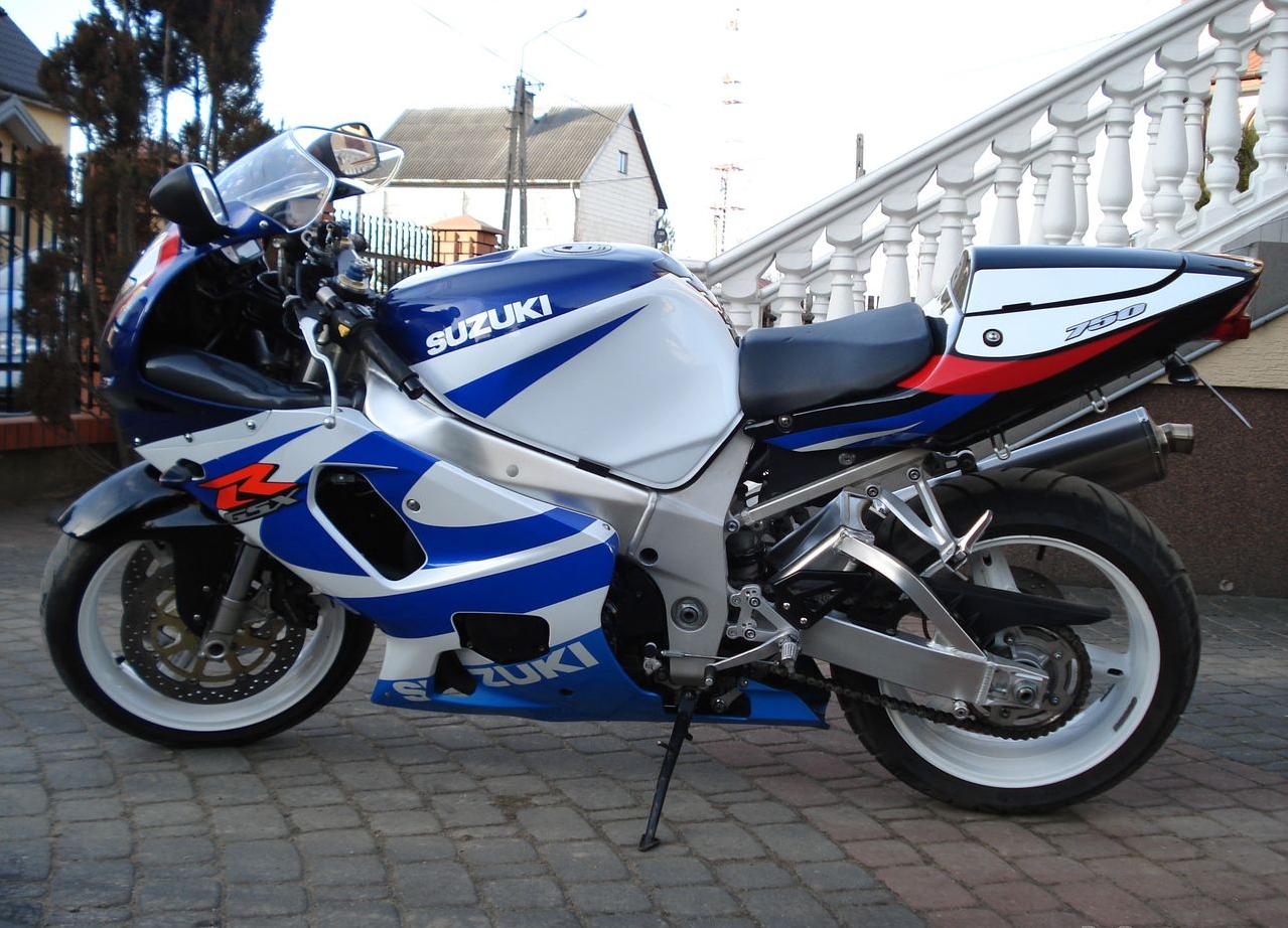 2000 Suzuki GSX 750 #9